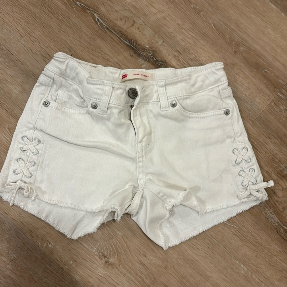 Girls size 8 Levi’s Jean shorts white